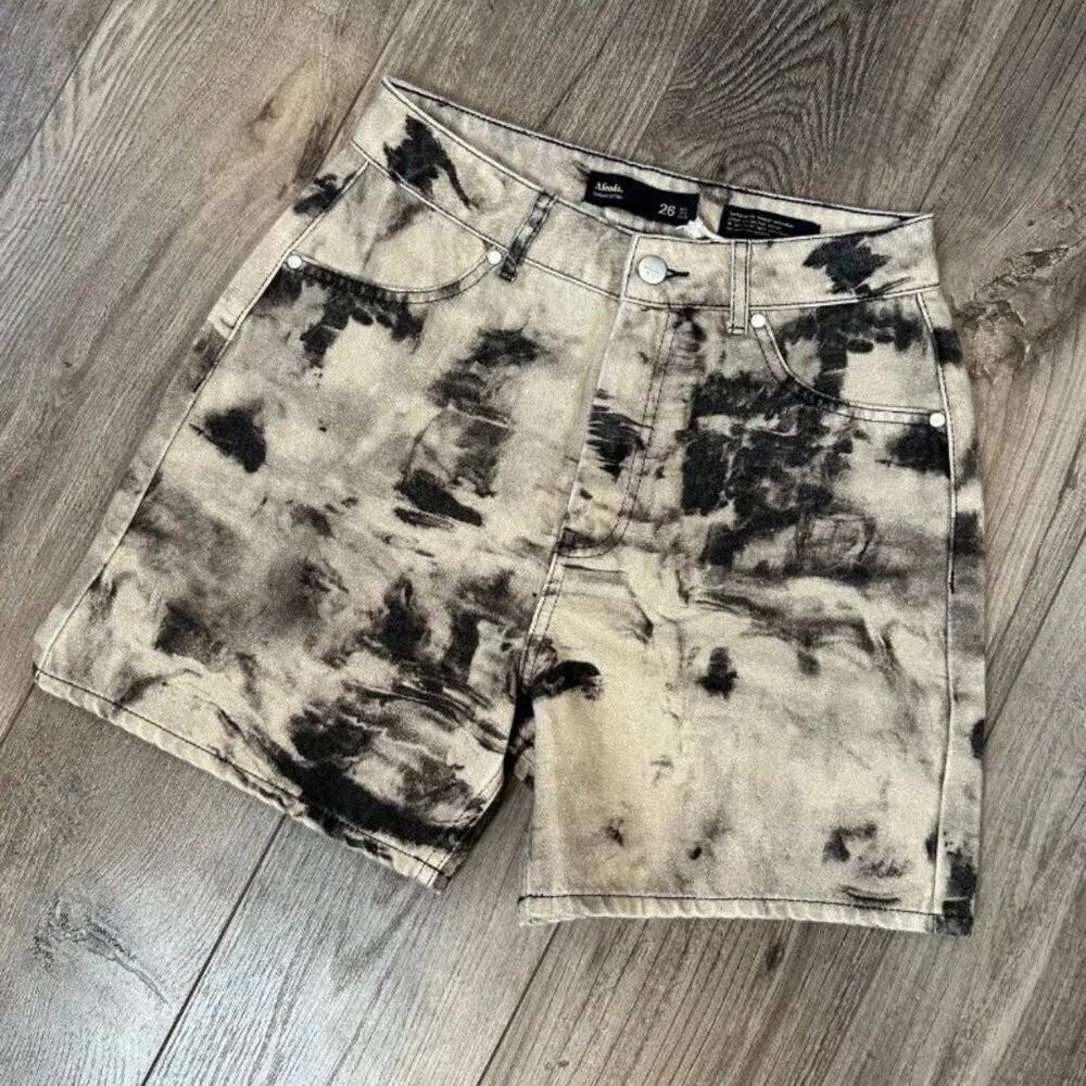 Sample NWT Afends - Shelby - Women's Organic Denim Washed Shorts Bone - Size 26